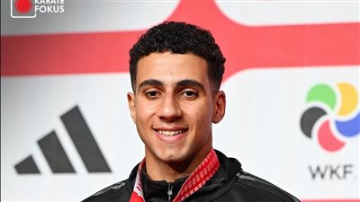 رئيس جامعة قناة السويس يهنئ الطالب الحسن محمد الفائز بفضية Karate Premier League 