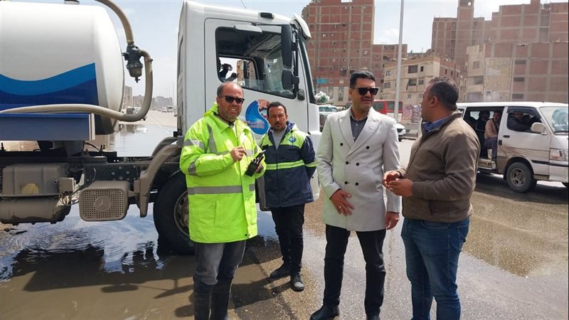 متابعة رفع اثار الامطار