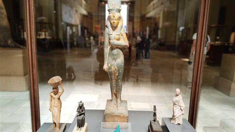 تمثال المرأة بالمتحف