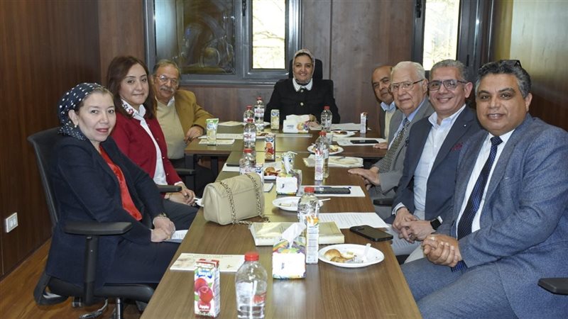 جامعة عين شمس تناقش