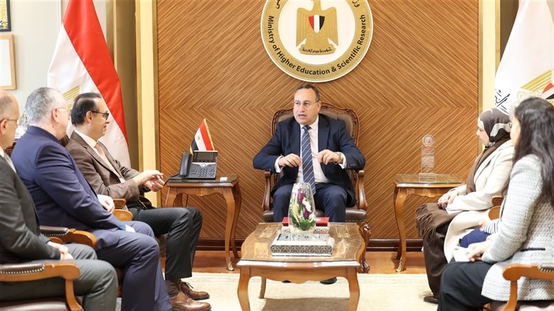 قنصوة مع رئيس جامعة