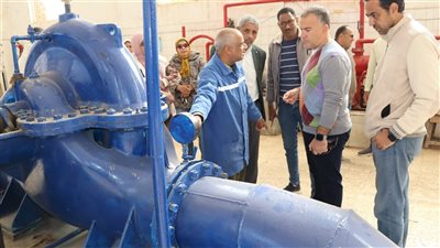 تنتج 130 متر مكعب/ يوم، رئيس مياه الفيوم يتفقد محطة العزب القديمة