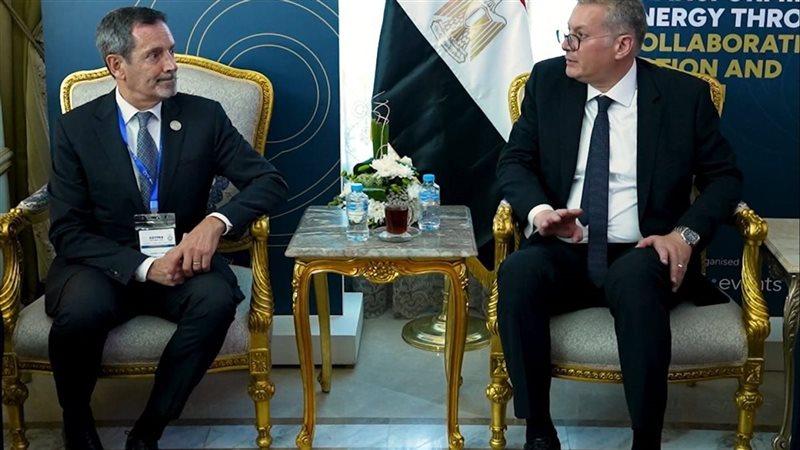 وزير البترول اثناء