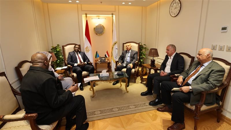 وزير النقل مع سفير