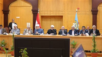مجلس جامعة الأزهر يثمن حكمة القيادة السياسية ويكرم الفائز بـ 