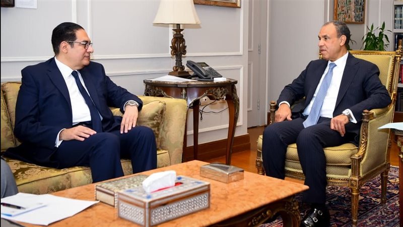 بدر عبد العاطى مع