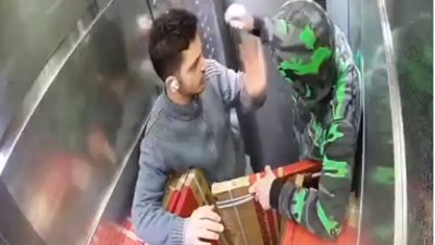 مشهد مرعب، لحظة سقوط أسانسير بشابين والعناية الإلهية تنقذهما من الموت (فيديو)