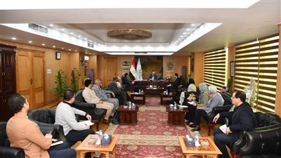 محافظ الفيوم يناقش مع التنمية المحلية مستجدات مشروع تحديث الهيكل التنظيمي