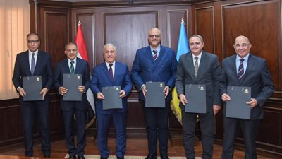 محافظ الإسكندرية ورئيس الوطنية للصحافة يوقعان بروتوكول بشأن مشروع الهوية البصرية 