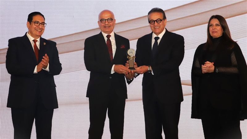 رئيس جامعة عين شمس،