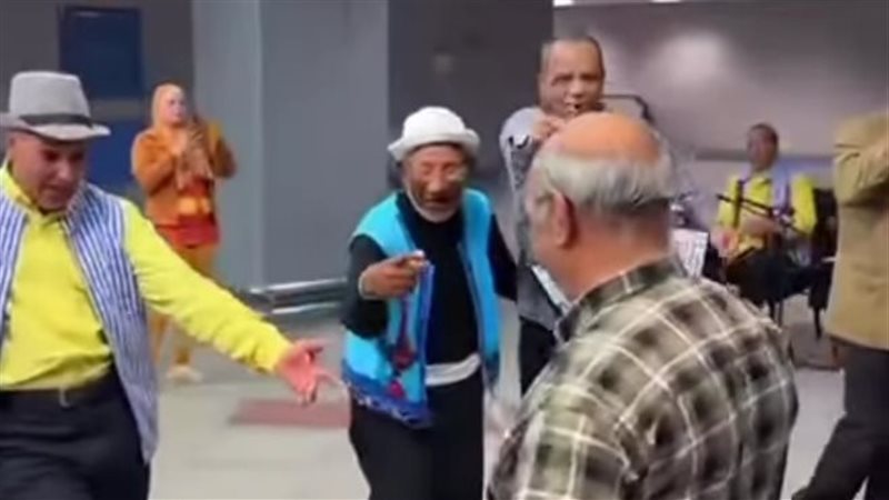جانب من عروض الفرق،