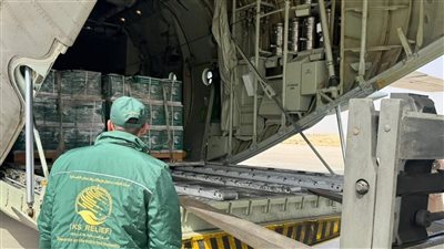 وصول الطائرة الإغاثية السعودية الـ83 لدعم غزة إلى مطار العريش