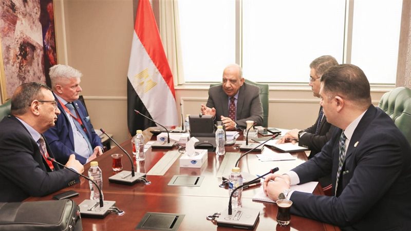 اجتماع وزير الكهرباء