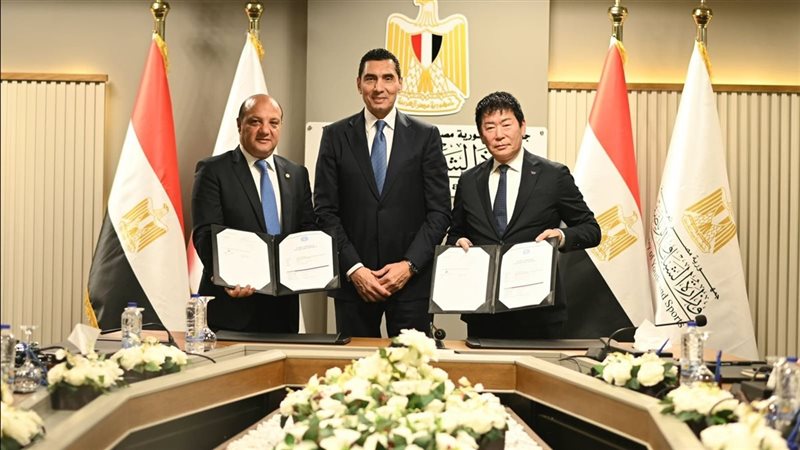 توقيع عقود بطولة