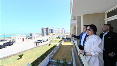 وزيرة الإسكان تتفقد مشروعات مارينا 8 و