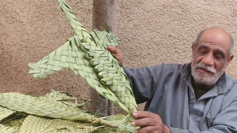 تزين الكنائس بالصلبان