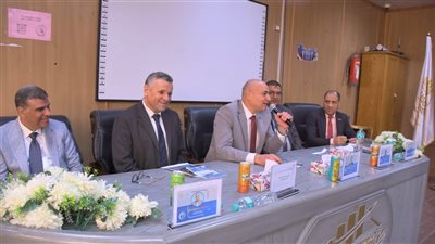 “تعزيز نظم ضمان الجودة” في ندوة تثقيفية بـ تجارة مدينة السادات (صور)
