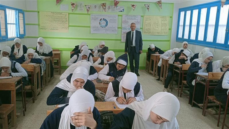 مدير التعليم بأسيوط