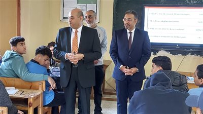في زيارة لإحدى مدارس المنصورة، وكيل وزارة التعليم بالدقهلية: ​الالتزام بالخطة الزمنية للمناهج 