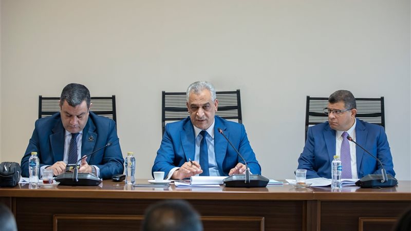 وزير الإنتاج الحربي،