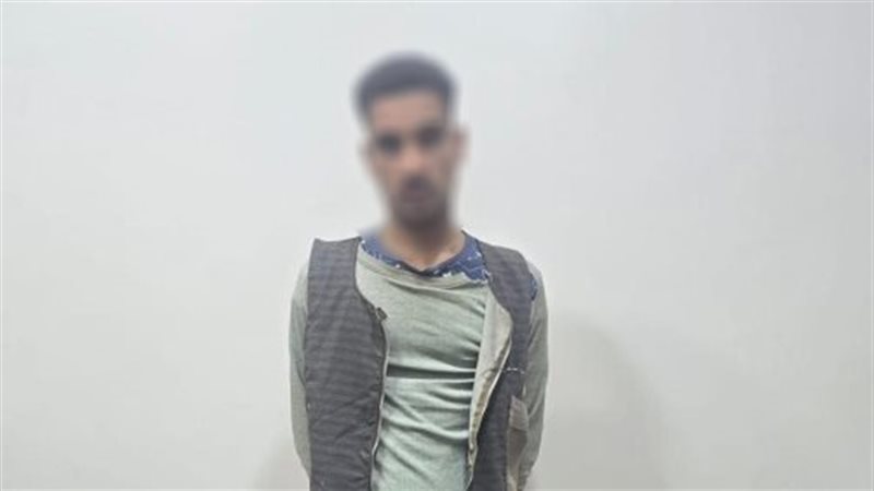 ضبط عامل بسوهاج لتعديه