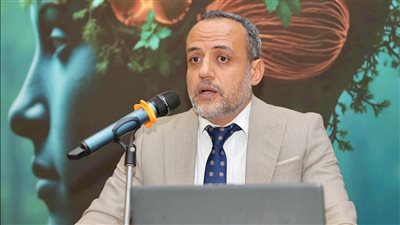 مؤسس مركز الحفريات بجامعة المنصورة: اكتشاف شوكة ضهر سمكة قرموط من 37 مليون سنة