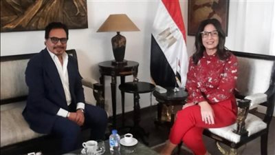 وزيرة الثقافة تناقش مع رئيس مهرجان القومي للمسرح استعدادات الدورة 19