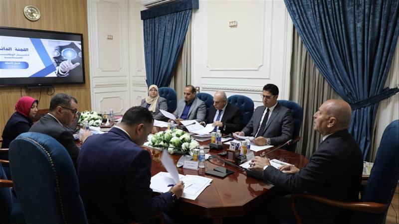 محافظ القاهرة يجرى