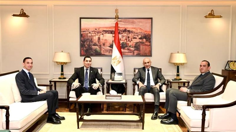 وزير التعليم والشباب