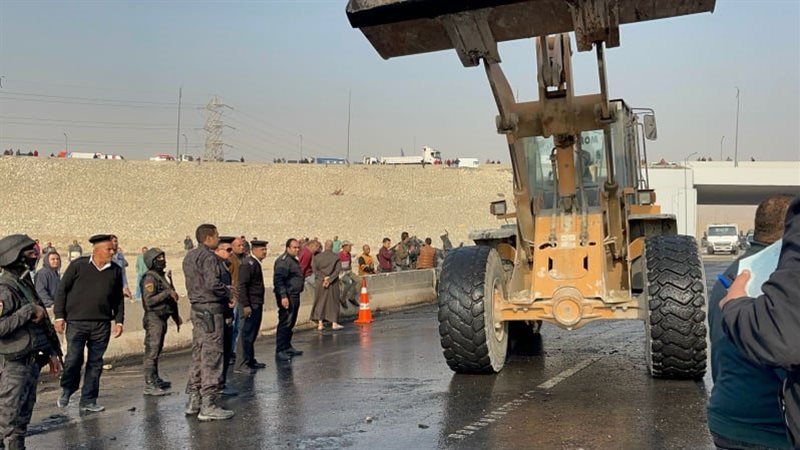 الاستعانة بلودر لرفع