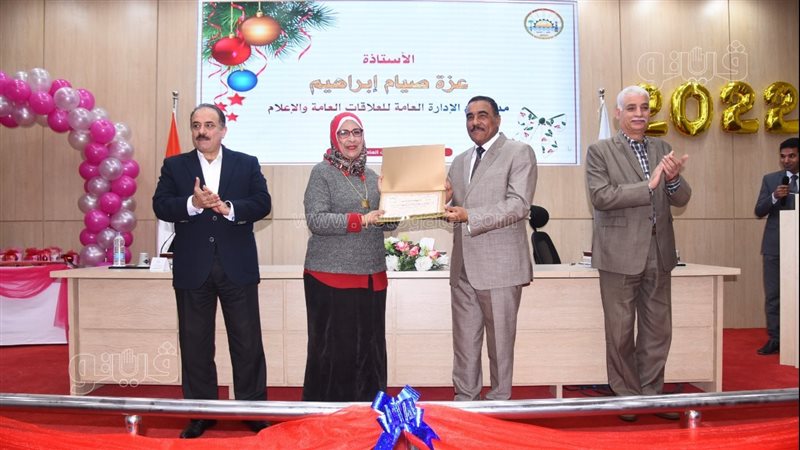محافظ مطروح يكرم