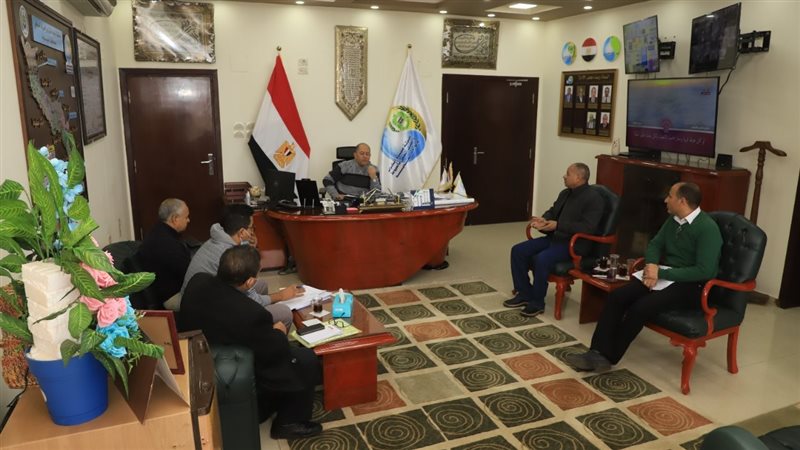 مياه أسيوط تناقش