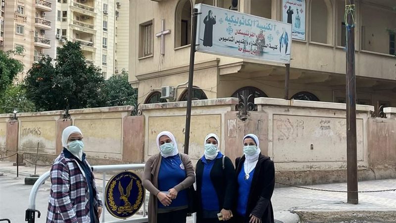 تطعيم كورونا بالكنائس