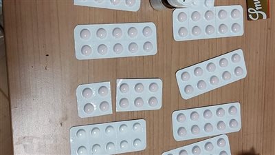 ضبط أدوية غالية الثمن بحوزة راكب بمطار القاهرة
