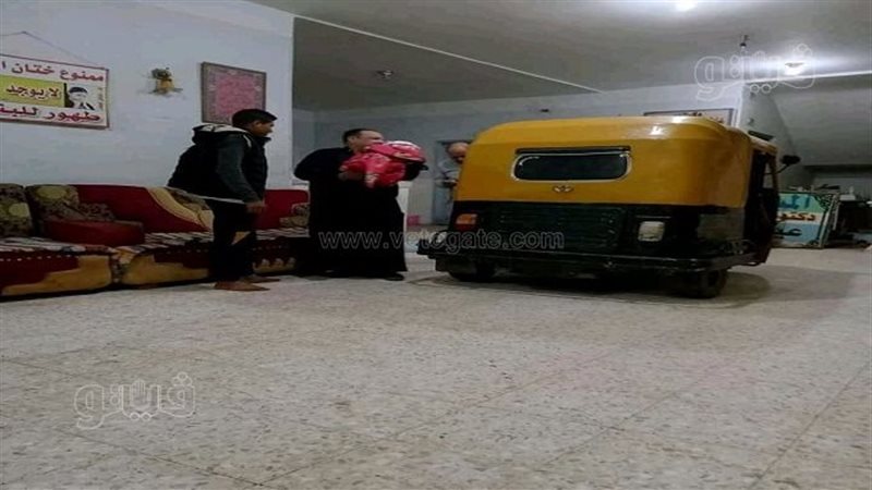 .سيدة تلد داخل توك