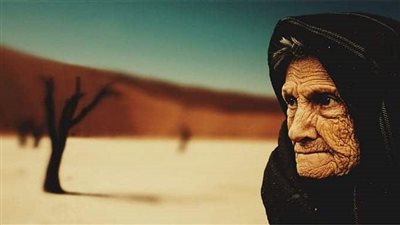 تفسير رؤية المرأة العجوز في المنام وعلاقته بالتوقف عن ارتكاب الذنوب والمعاصي