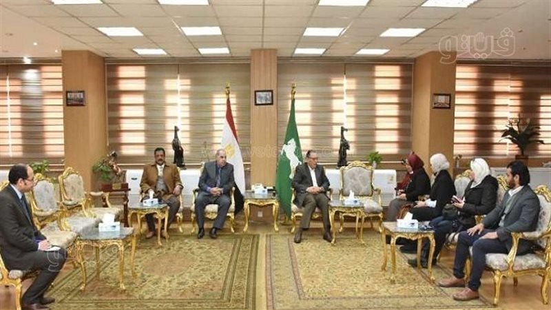 محافظ الشرقية يلتقي