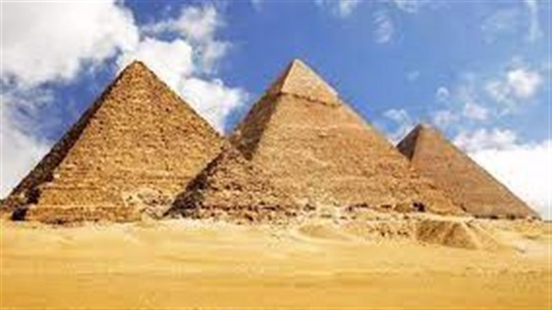 تفسير رؤية الاهرامات