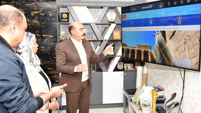 محافظ أسوان اللواء