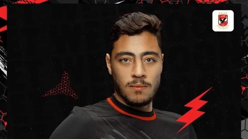 اكرم توفيق لاعب النادي