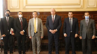 وزير الزراعة يبحث مع السفير الهندي التعاون في مجالات الحجر البيطري وتبادل السلع الزراعية