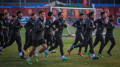 الأهلي يقيد ثلاثي جديدا في قائمته المحلية 