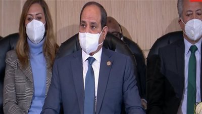 السيسي يمازح طلاب الأكاديمية الوطنية: اخلعوا الماسكات دي صورة تذكارية