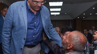 محافظ الإسكندرية يهنئ قداسة البابا تواضروس الثاني بعيد القيامة المجيد