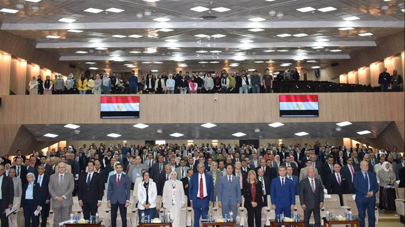 رئيس جامعة بنها يفتتح