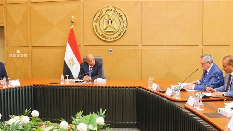 اجتماع وزير الكهرباء