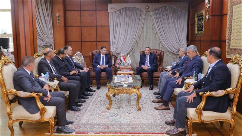محافظ دمياط يبحث