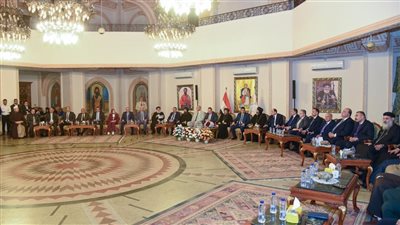 محافظ الإسكندرية يشارك الأقباط الاحتفال بعيد القيامة المجيد بالكنيسة المرقسية