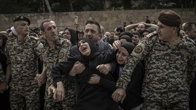 لبنان يشيع جثامين 13 من رجال الأمن في جنازة شعبية رسمية (صور)
