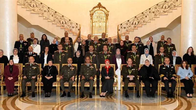  وزير الدفاع يشهد